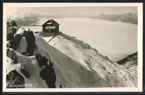 AK Kellerjochhütte, Berghütte im Schnee