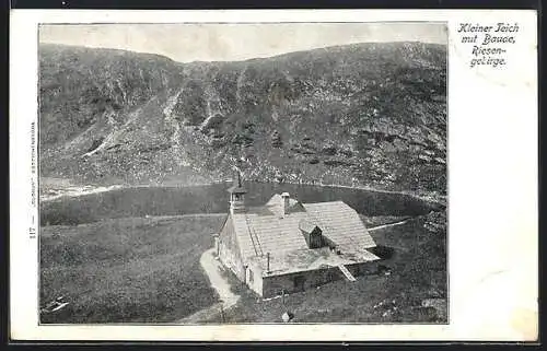 AK Schlingelbaude, Kleiner Teich mit Berghütte, Riesengebirge