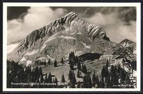 AK Kreuzeckhaus, Berghütte mit Alpspitze und Kühen auf der Weide