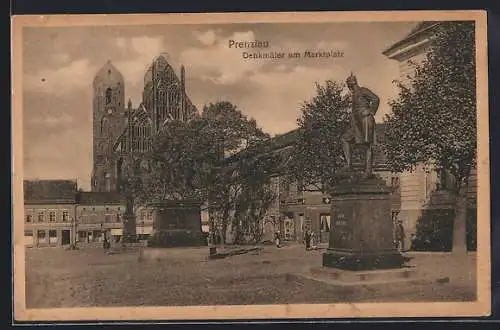 AK Prenzlau, Denkmäler am Marktplatz