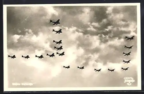 AK Deutsche Militärflugzeuge der Luftwaffe im Staffelflug