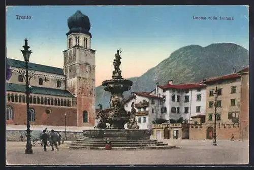 AK Trento, Duomo colla fontana, Strassenpartie, Brunnen