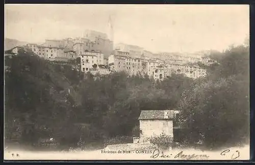 AK Contes, Vue sur le village perché et la végétation environnante