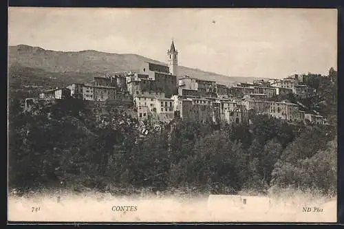 AK Contes, Vue générale du village sur la colline