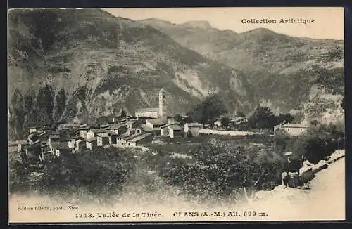 AK Clans, Vue sur le village et les montagnes de la vallée de la Tinée