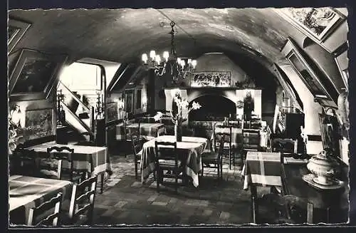 AK La Colle-sur-Loup, Intérieur de l`Abbaye Hôtel-Restaurant avec tables et cheminée