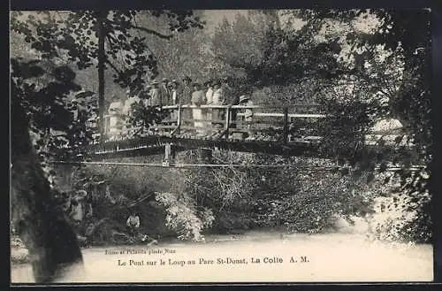AK La Colle, Le Pont sur le Loup au Parc St-Donat avec promeneurs