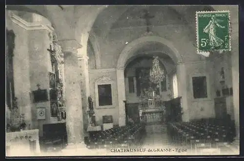 AK Châteauneuf-de-Grasse, Intérieur de l`église avec lustre et autel
