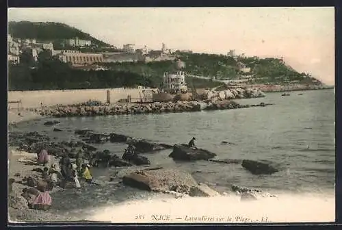 AK Nice, Lavandières sur la plage