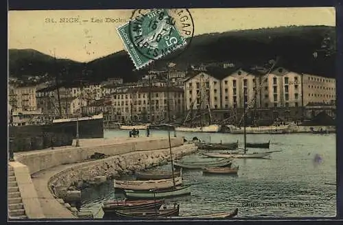 AK Nice, Les Docks avec bateaux amarrés dans le port