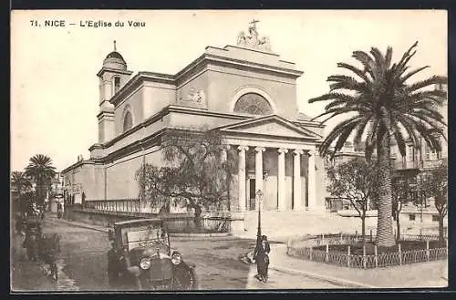 AK Nice, L`Église du Voeu et la rue animée avec palmiers et voiture