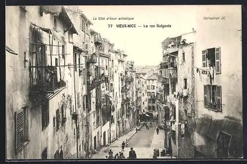 AK Vieux-Nice, La rue Guigonis animée et ses immeubles anciens