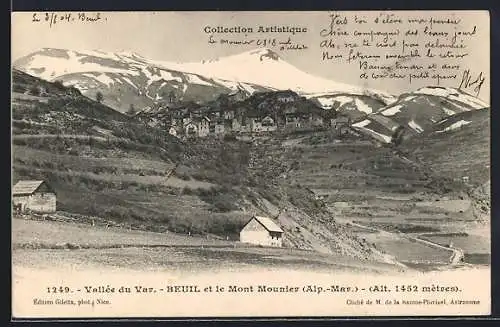 AK Beuil, Vue sur le village et le Mont Mounier dans la vallée du Var, Alt. 1452 mètres