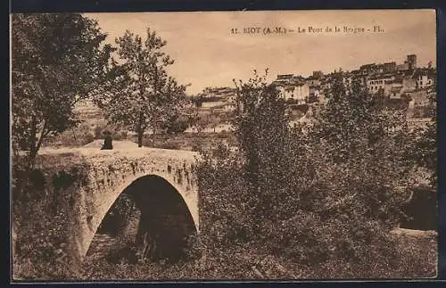 AK Biot, Le Pont de la Brague et vue sur le village