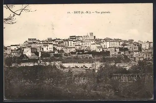 AK Biot, Vue générale du village