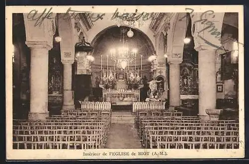 AK Biot, Intérieur de l`église illuminé avec autel et chandeliers
