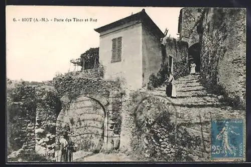 AK Biot, Porte des Tines et rue animée
