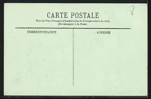 AK La Bocca, Vue sur Cannes avec une femme assise au bord de la mer