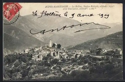 AK La Bollène-Vésubie, Vue du village avec montagnes en arrière-plan