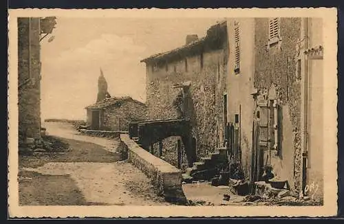 AK Cabris, Rue des Agachons avec vue sur le clocher au loin