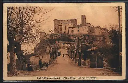 AK Carros, Entrée du village avec château sur la colline