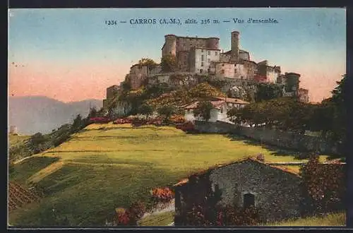 AK Carros, Vue d`ensemble du village sur la colline à 356 m d`altitude