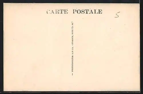 AK Carros, Vue d`ensemble du village sur la colline à 356 m d`altitude