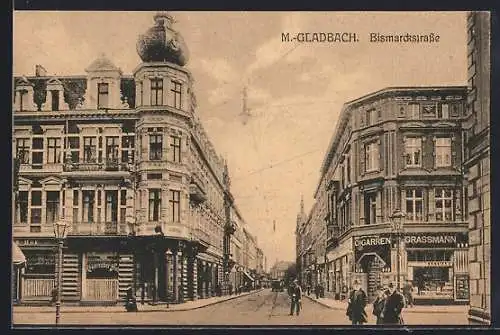 AK M.-Gladbach, Blick in die Bismarckstrasse mit Gasthof Rheinischer Hof