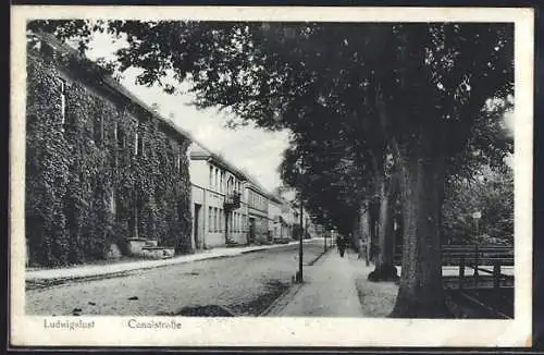 AK Ludwigslust / Meckl., Partie in der Canalstrasse