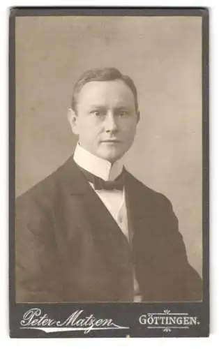 Fotografie Peter Matzen, Göttingen, Weenderstr. 3, Porträt eines eleganten Herrn