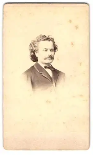 Fotografie Otto Patzig, Würzburg, Mainquai, Porträt eines Herren