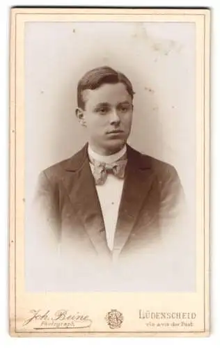 Fotografie Joh. Beine, Lüdenscheid, Altenaerstr. 12, Porträt eines jungen Mannes
