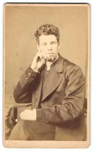 Fotografie William J. Sandry, Camborne, Trelowarren St 128, Porträt eines nachdenklichen Herren
