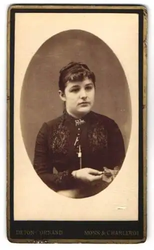 Fotografie Deton-Cornand, Mons, Grand Rue 22, Portrait einer jungen Dame