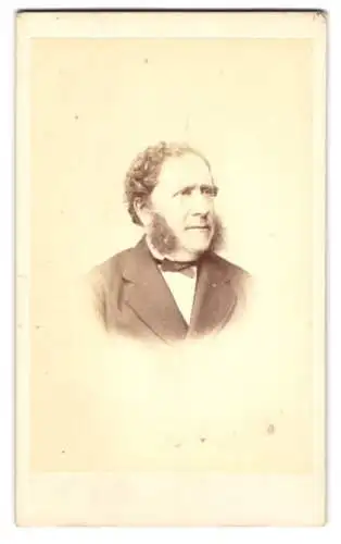 Fotografie Lock & Whitfield, London, Regent Street 178, Porträt eines Herren mit Koteletten
