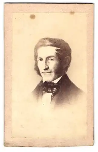 Fotografie Edmund Guthier, München, Finkenstrasse 2, Porträt eines Herrn