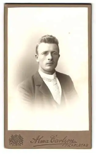 Fotografie Alma Carlzon, Karlstad, Porträt eines jungen Mannes