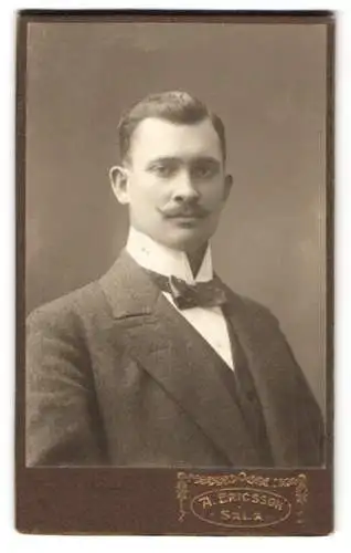 Fotografie Axel Ericsson, Sala, Rådhusgatan 1, Porträt eines eleganten Herrn