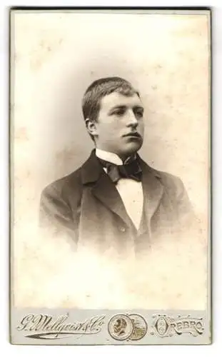 Fotografie G. Mellqvist & Co, Örebro, Porträt eines jungen Mannes