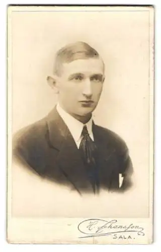 Fotografie H. Johansson, Sala, Porträt eines jungen Mannes