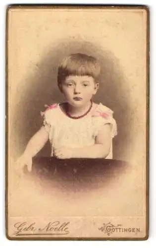 Fotografie Gebr. Noelle, Göttingen, Kurze Strasse 5a, Porträt eines Kindes