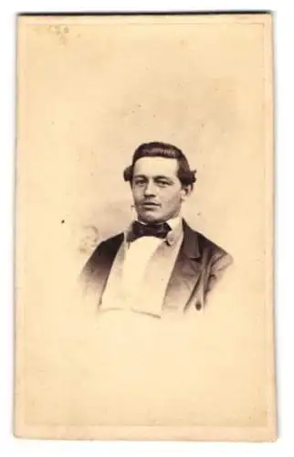 Fotografie unbekannter Fotograf und Ort, Porträt eines Mannes