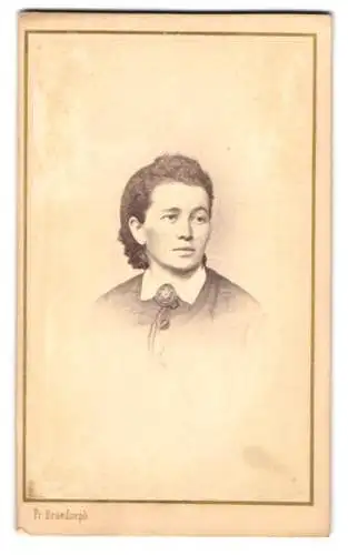 Fotografie Fr. Brandseph, Stuttgart, Porträt einer Frau