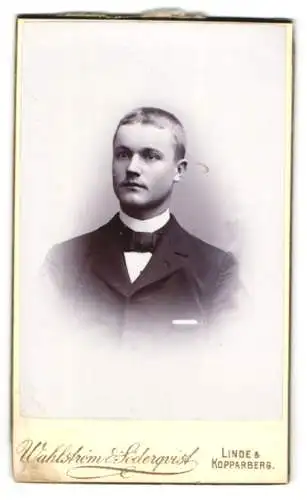 Fotografie Wahlström & Söderqvist, Kopparberg, Porträt eines jungen Mannes
