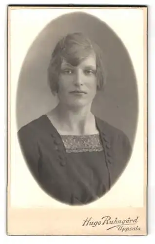 Fotografie Hugo Ruhngård, Uppsala, Porträt einer Frau