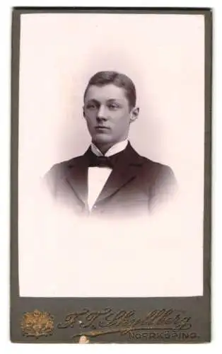 Fotografie F. T. Skylleberg, Norrköping, Gamla Radstugatan 40, Portrait eines jungen Mannes