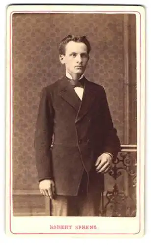 Fotografie Robert Spreng, Säckingen, Eleganter Herr im Anzug