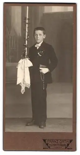 Fotografie Franz Orth, Aschaffenburg, Knabe mit Kommunionkerze