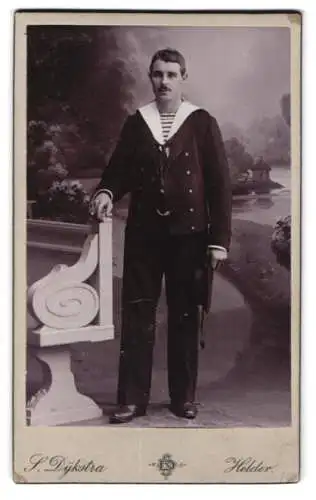 Fotografie S. Dijkstra, Helder, Matrose in Matrosenanzug