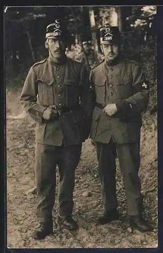 AK Zwei schweizer Soldaten in Uniformen